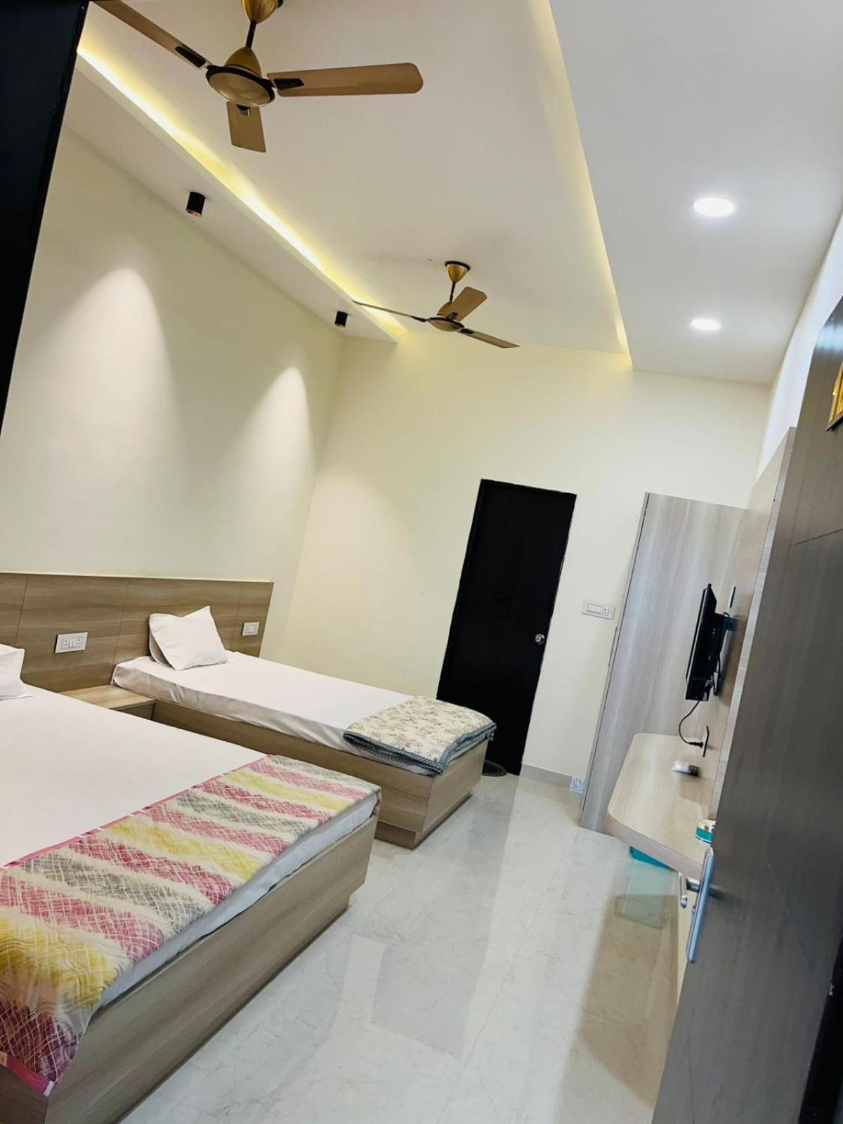 Log Inn Banaras Varanasi Exterior foto