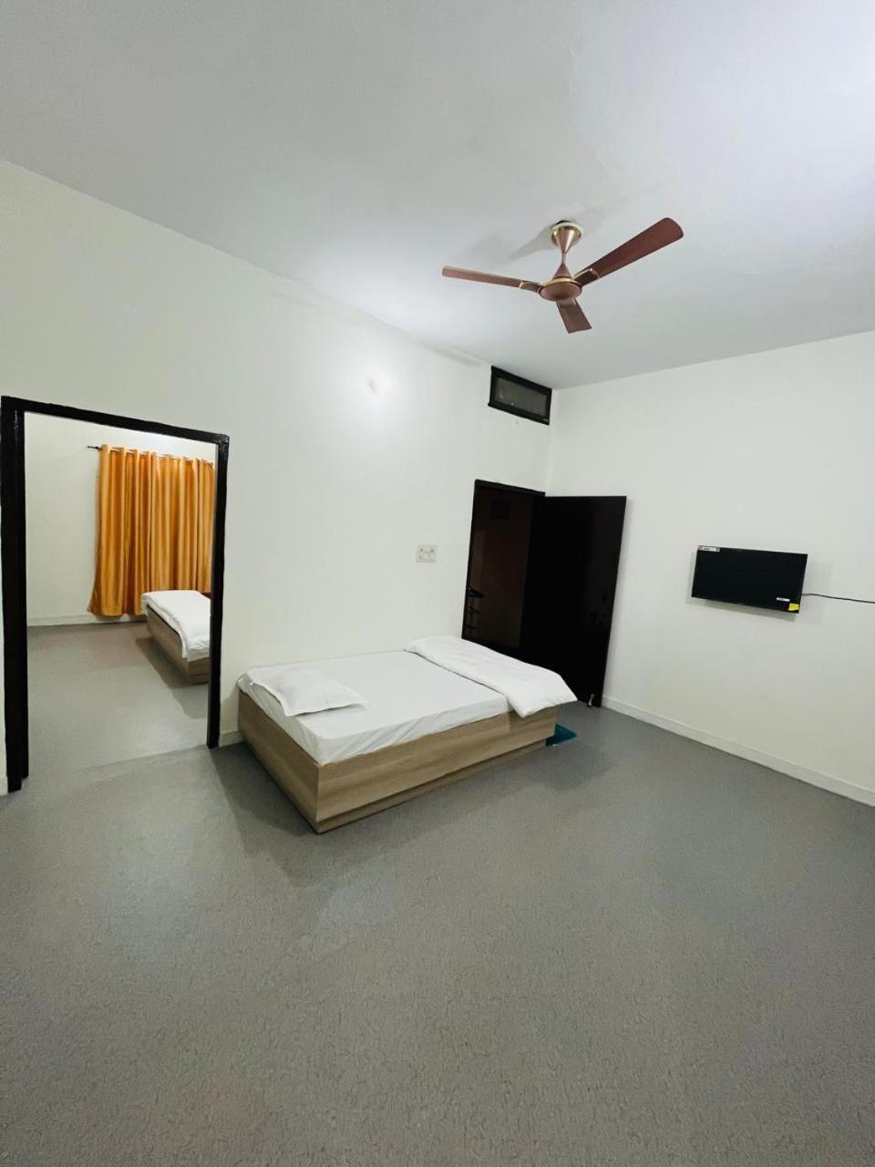 Log Inn Banaras Varanasi Exterior foto